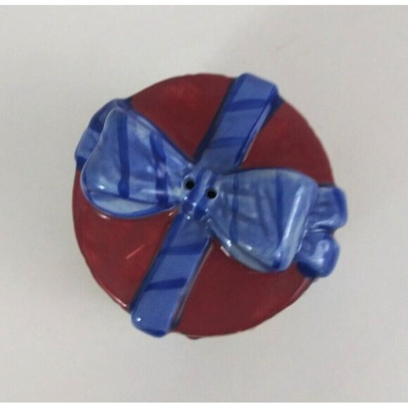 The Main Ingredient Round Christmas Present 3.25" Salt & Pepper Shakers - Picture 12 of 13